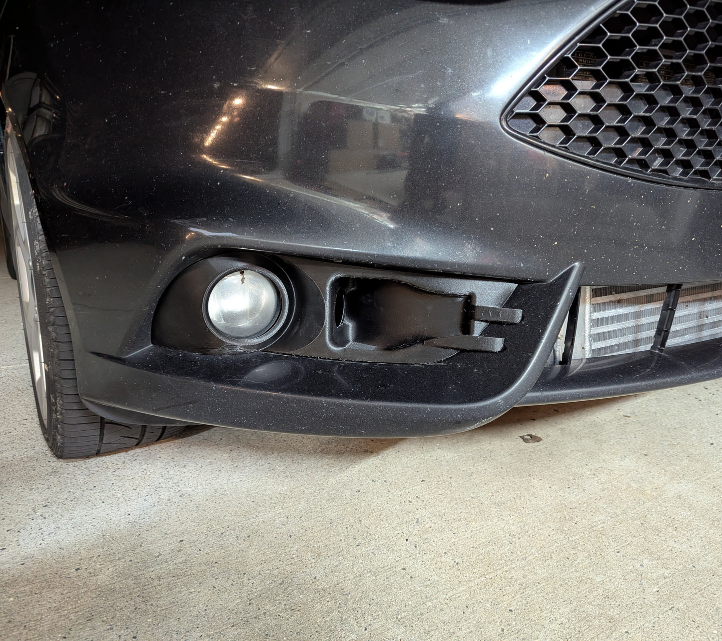 Fog Light Brake Duct Bezel for 2014-2019 Fiesta ST